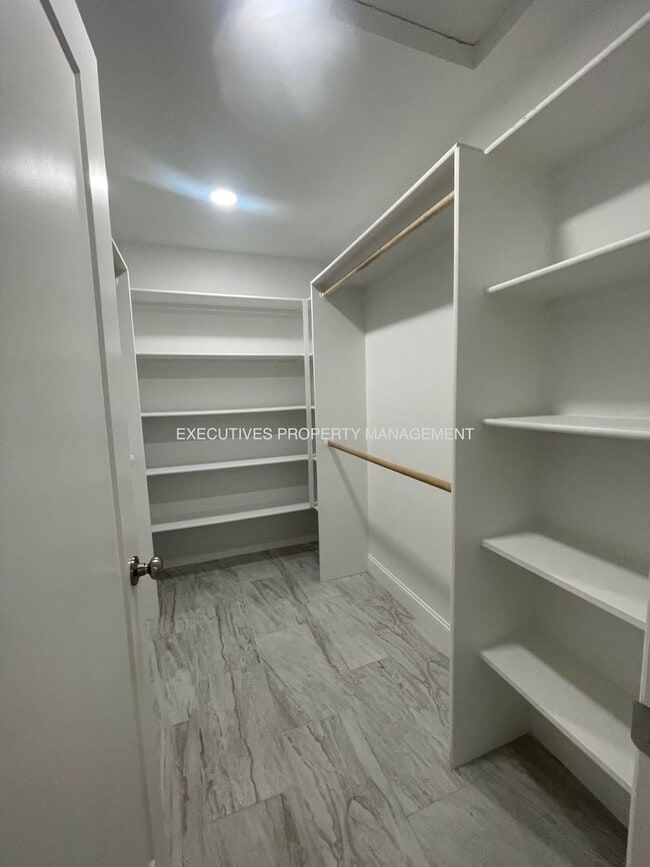 Building Photo - 1957 CA-140