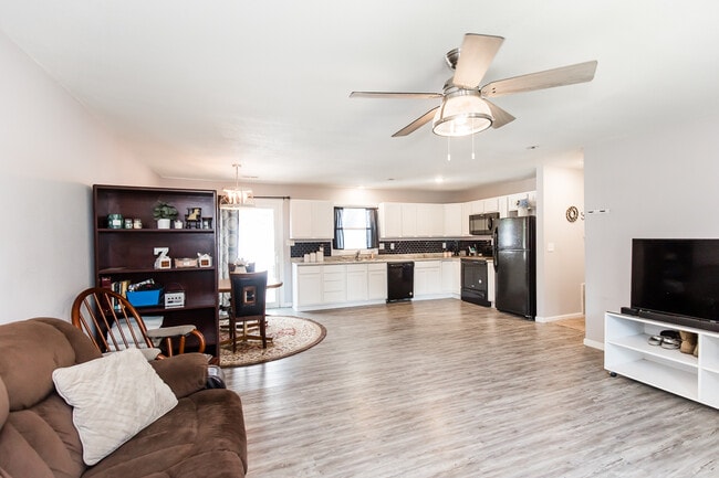 Building Photo - 1314 W 9th St