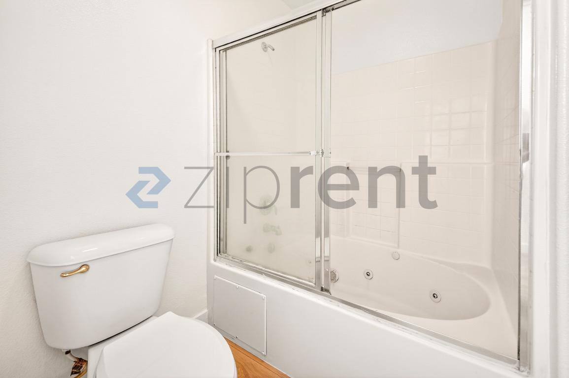 Building Photo - 15916 Lasselle St