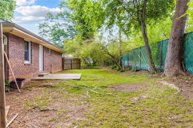 Building Photo - 834 Wilson Cir SW