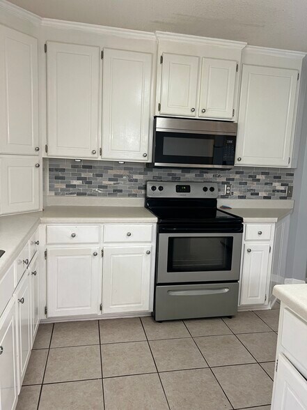 Building Photo - 412 Fulton Dr