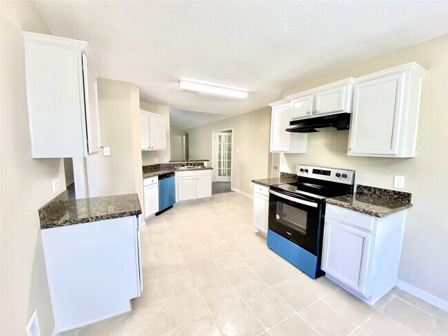 Building Photo - 28922 San Bernard River Loop