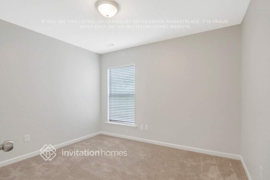 Building Photo - 4925 Delta Lake Dr