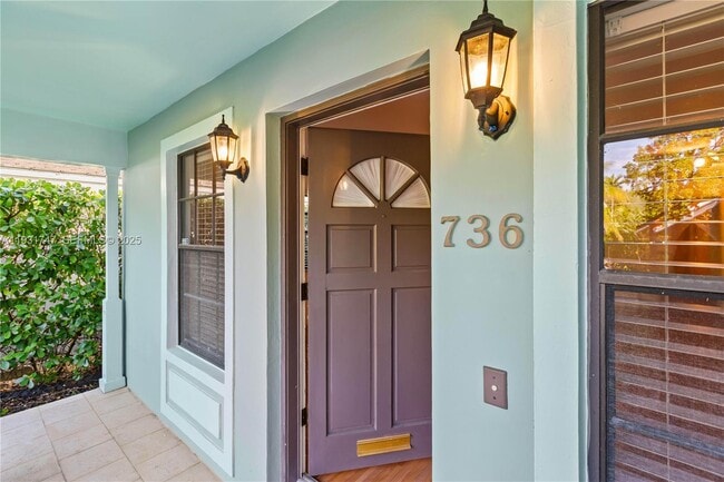 Building Photo - 736 Alhambra Cir