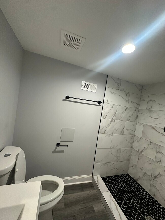 Building Photo - 407 N Lakewood Ave