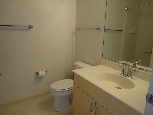 Building Photo - 1 Bedroom, 1 Bath, 1 Covered Parking in Mi...