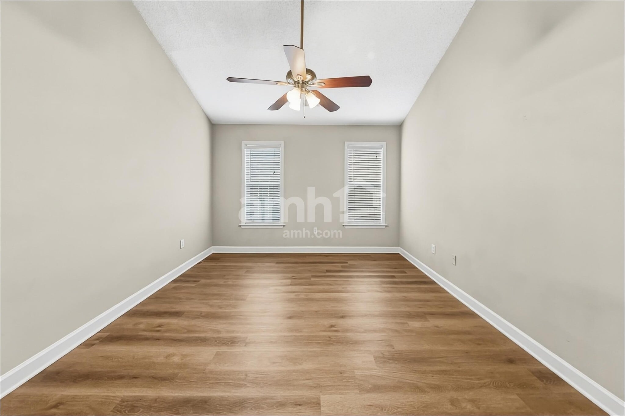 Building Photo - 4304 Southern Oak Dr