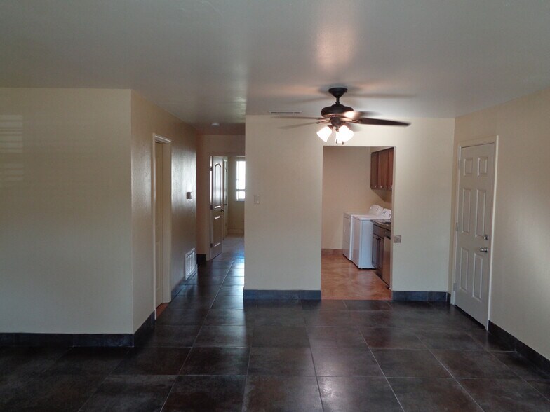 Building Photo - 654 Jennifer Jean Dr
