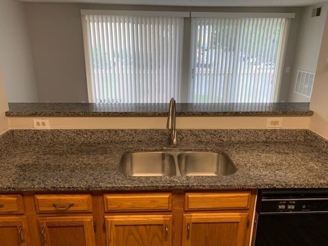 Building Photo - 1614 Arlyn Cir