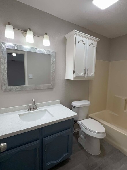 Building Photo - 124 Maerose Ave