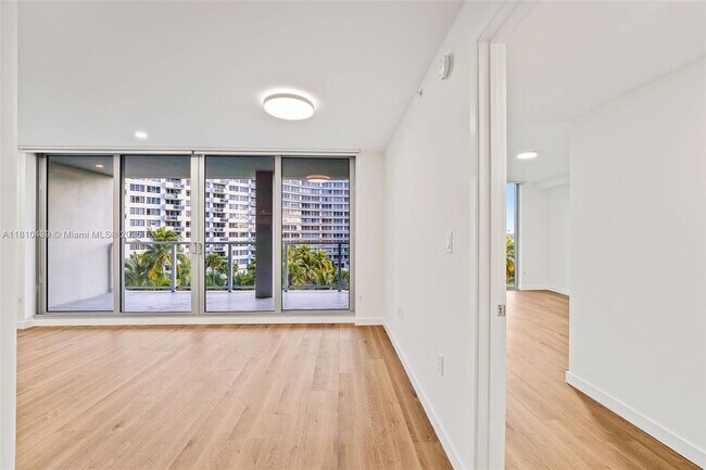 Building Photo - 1500 Bay Rd