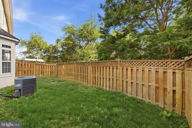 Building Photo - 300 Kintyre Ln