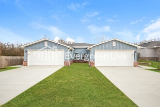 Building Photo - 6602 NW Kathleen St