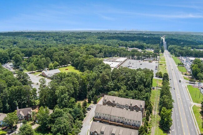 Building Photo - 612 Luckett Ct