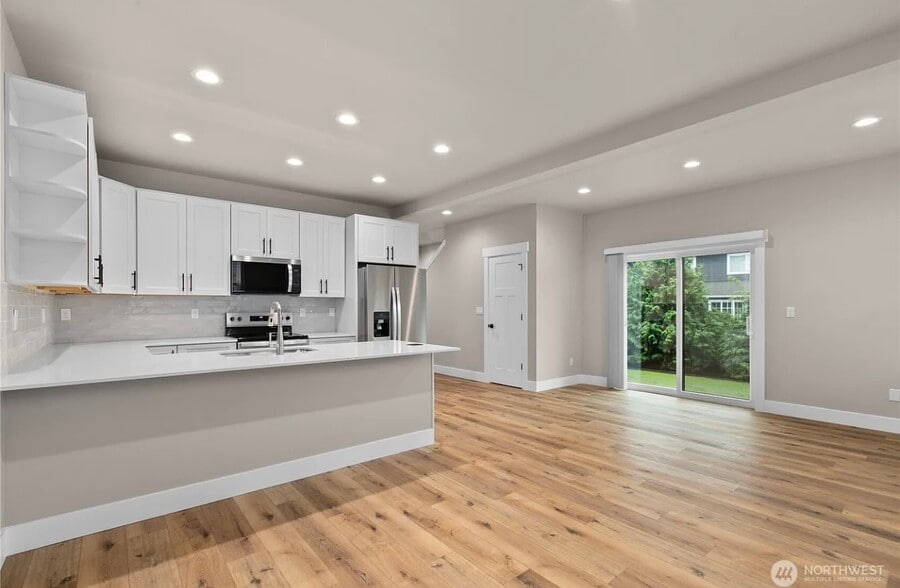 Building Photo - 2201 Dejong Dr