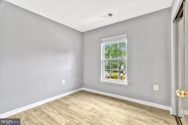 Building Photo - 43585 PATCHING POND Sq