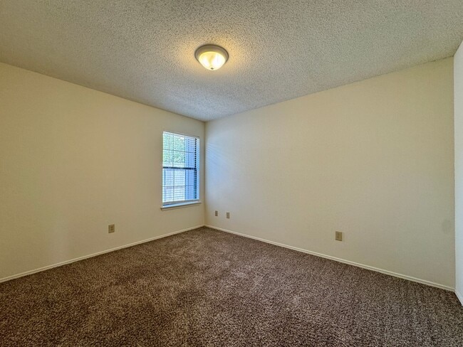 Building Photo - Duplex