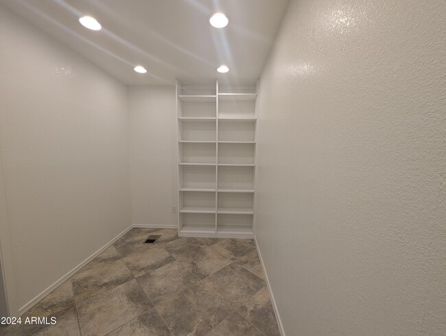 Building Photo - 412 E Fiesta Del Sol