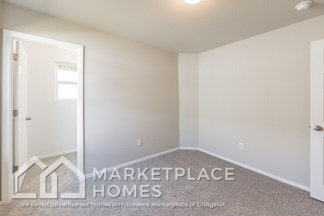 Building Photo - 981 E Starling St