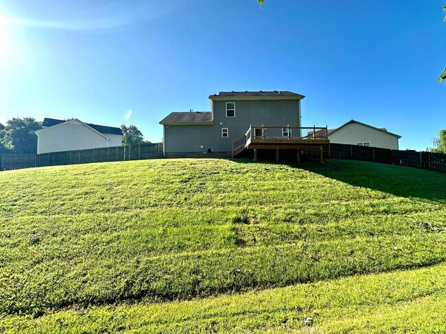 Building Photo - Spacious 3-Bedroom Home with Fenced Yard & Garage!