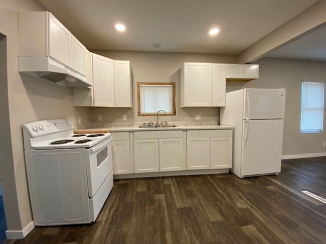 Building Photo - 2233 Illinois Ave