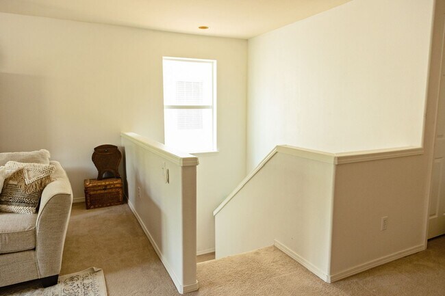 Building Photo - Updated 4 Bedroom DuPont Home for Rent