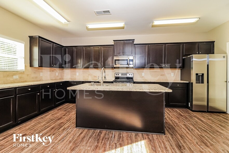 Building Photo - 415 Shady Glen