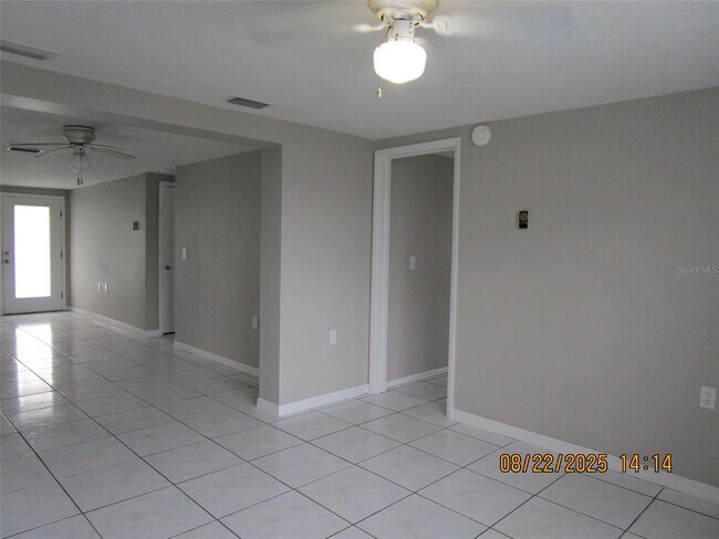 Building Photo - 1155 Royalwood Dr