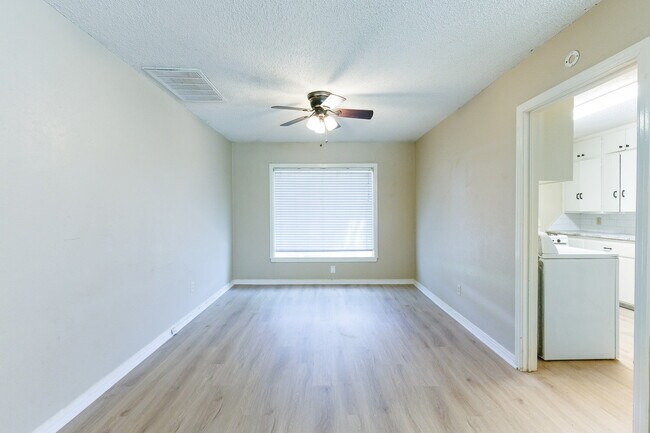 Building Photo - 1/2 off First Months Rent! Charming Home N...
