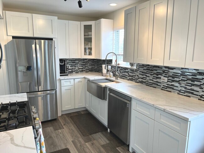 Building Photo - 1327 Fox Chase Dr