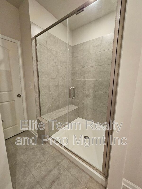 Building Photo - 5416 Kinsbridge Dr