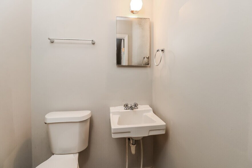 Building Photo - 619 Kentbrook Dr