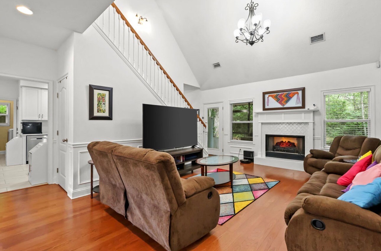 Building Photo - 174 Hardwood Forest Dr