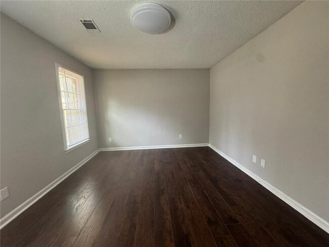 Building Photo - 385 Holly Ridge Dr NW