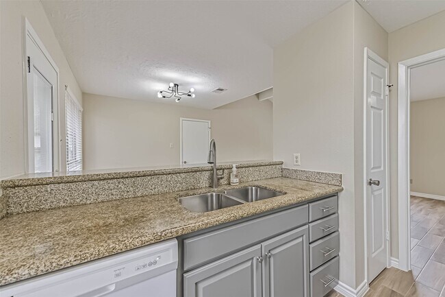 Building Photo - 2512 Ironclad Dr