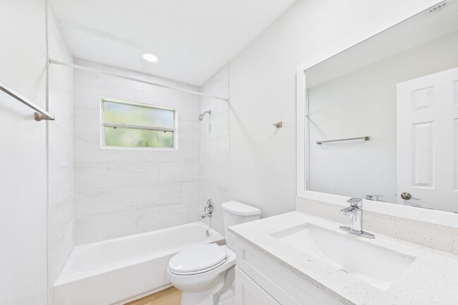 Building Photo - Iris Flats