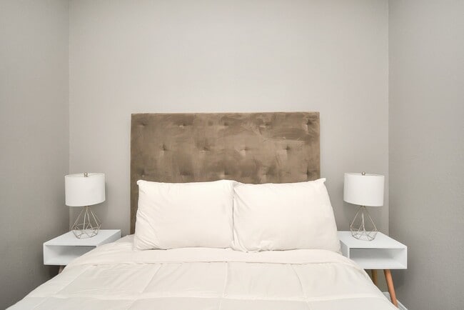 Building Photo - 3019 Elysian St