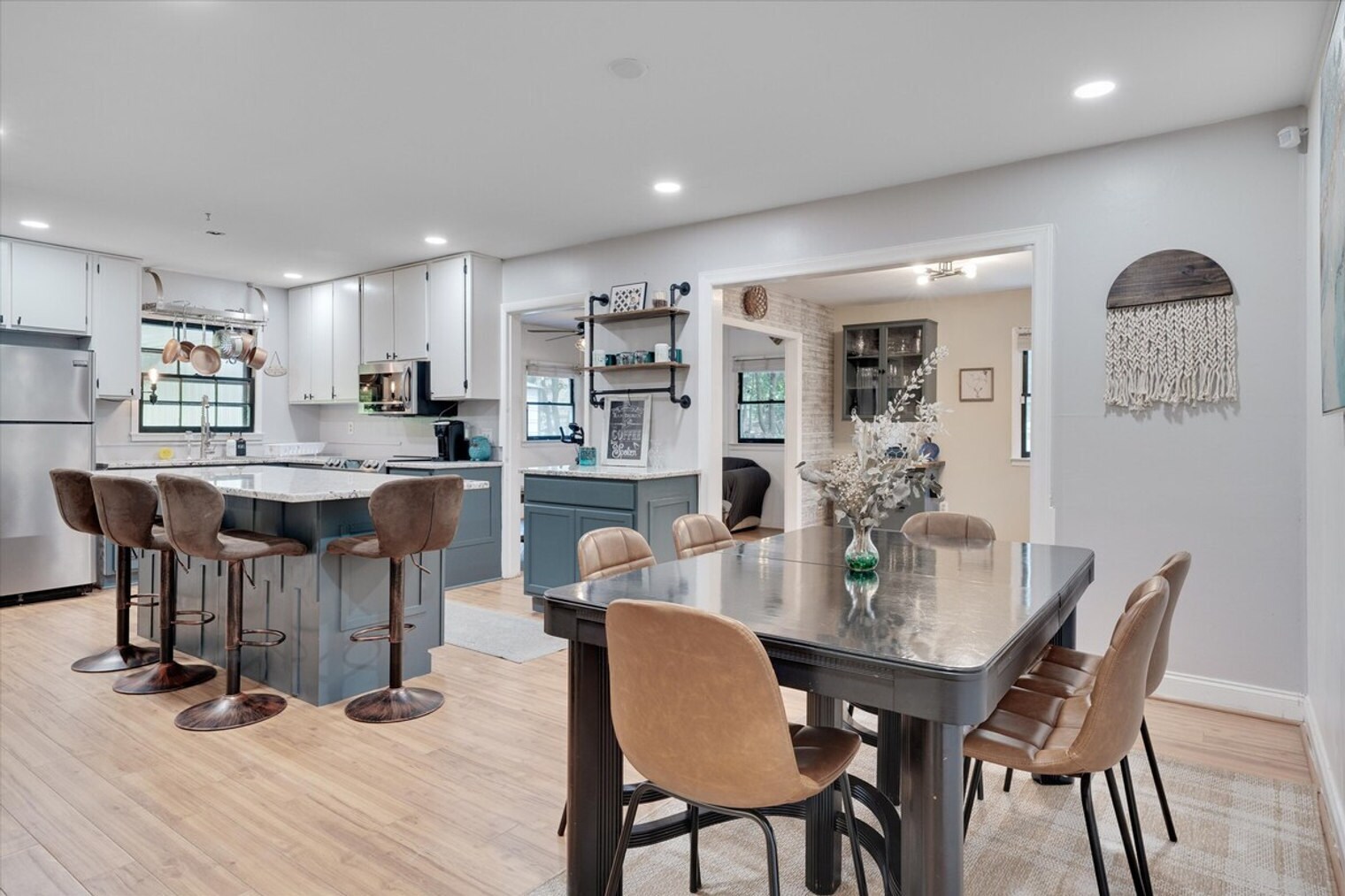 Building Photo - 409 Northclift Dr