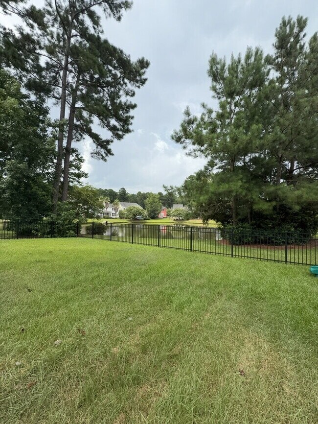 Building Photo - 302 Pond Hill Ct
