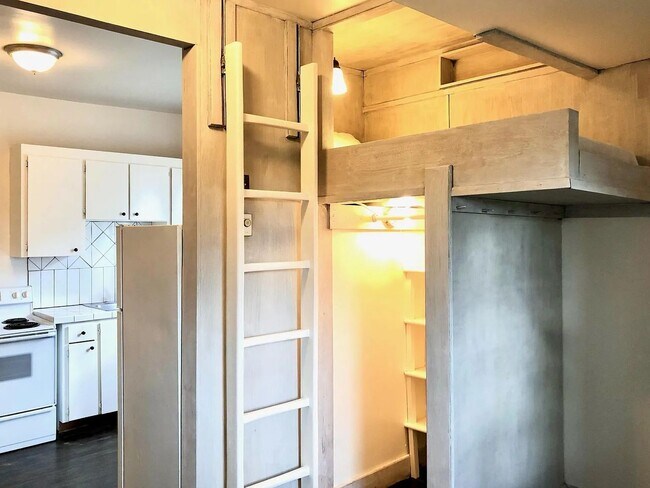 Building Photo - ar1031