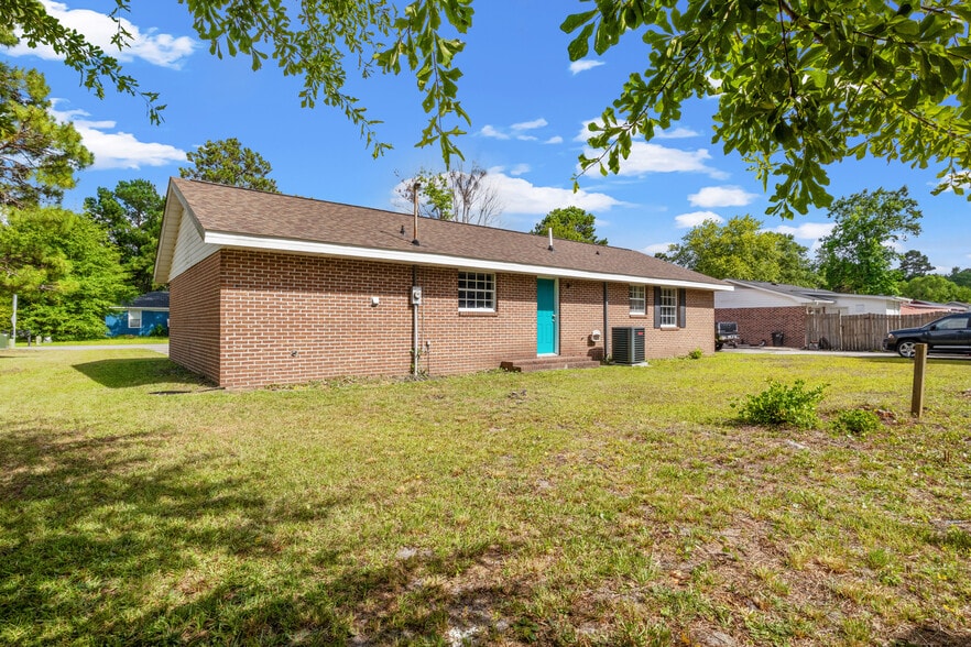 Building Photo - 605 Rusty Rd