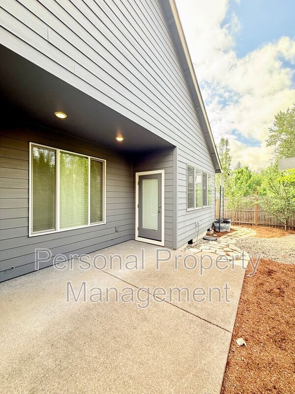 Building Photo - 17020 NE 17th Ave