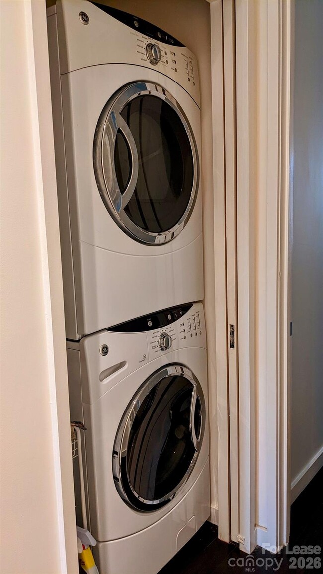 Building Photo - 341 Viburnum Way Ct