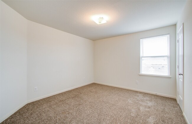Building Photo - 8218 Hall View Dr
