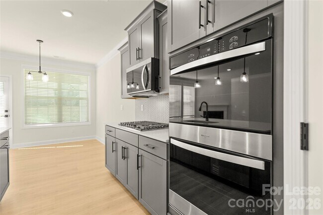 Building Photo - 7185 Sylvan Retreat Dr