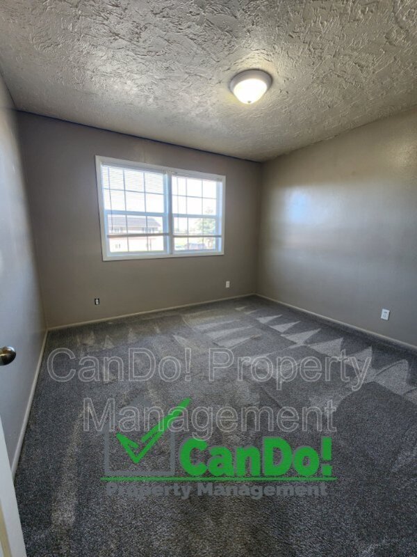 Building Photo - 230 Carol Dr