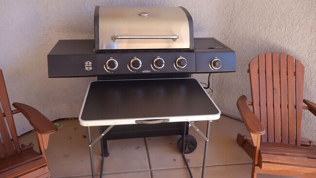 Building Photo - Furnished 3 Bedroom home