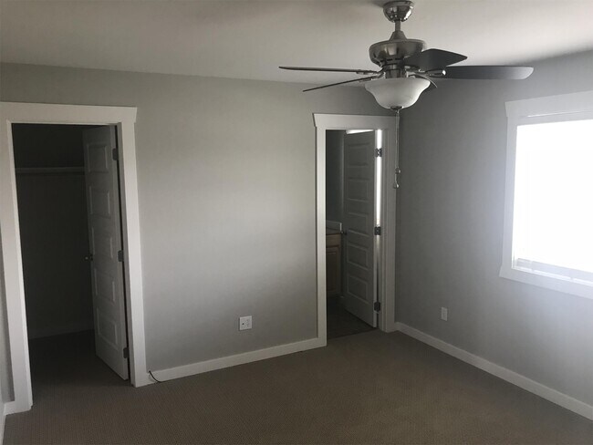 Building Photo - 1717 Bluestone Dr