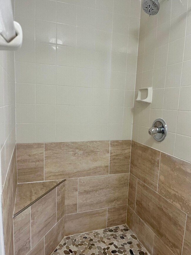 Building Photo - 6850 US-1