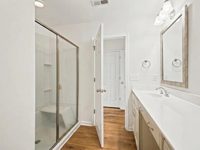 Building Photo - Lease OR Lease to Own